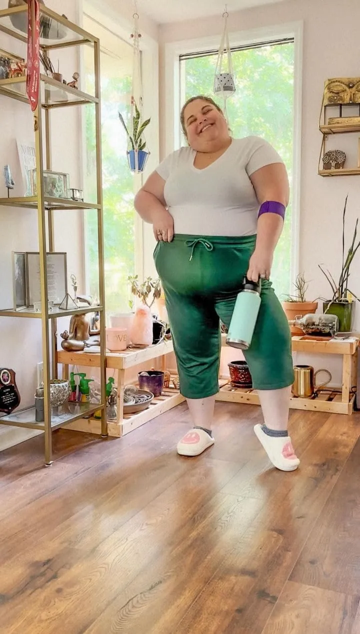 FOREYOND Plus Size Capri Pants for Women Loose Fit Yoga Pants with Pockets Workout Activewear Sweatpants