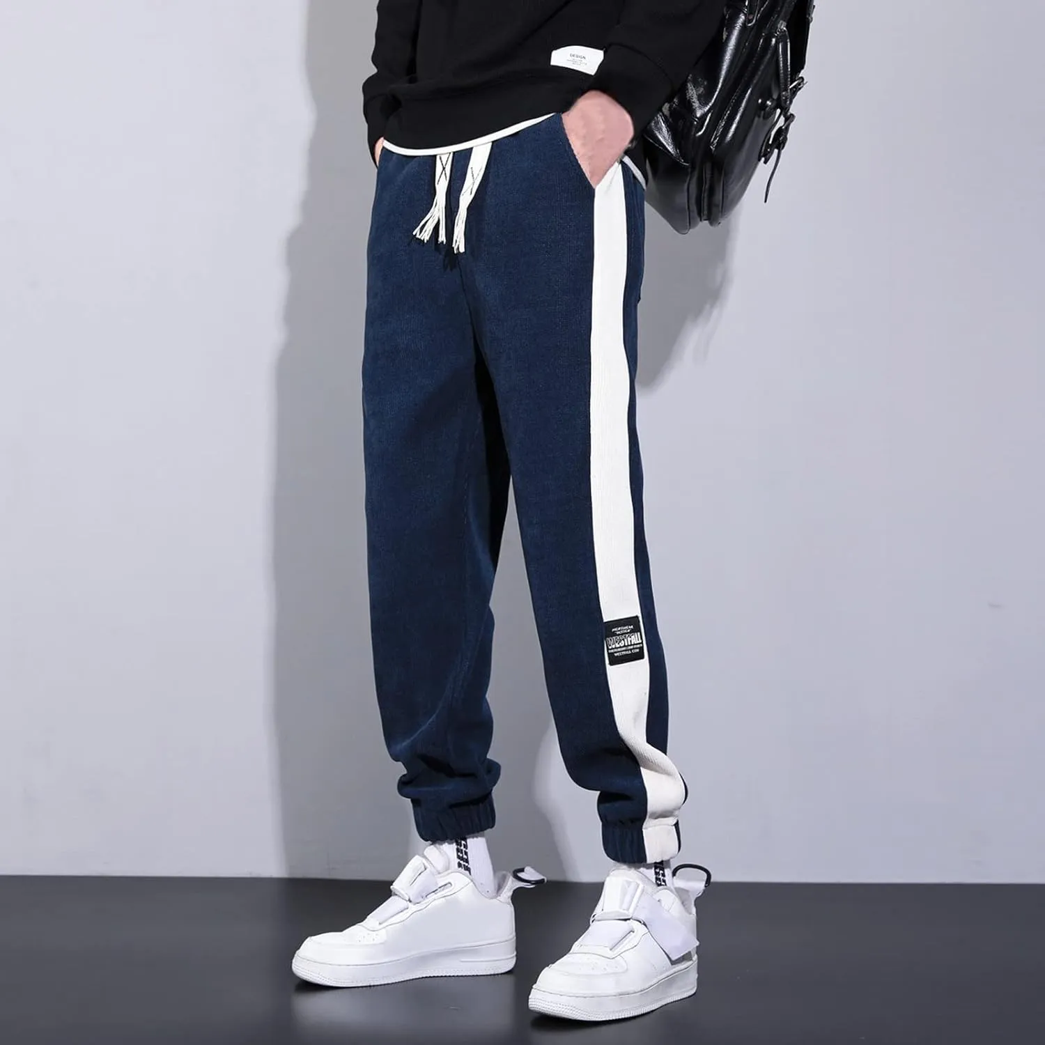 Mens Workout Cargo Sweatpants Casual Pants Slim fit with Zipper Pockets Men's Fleece Lined Pants Water Resistant Warm
