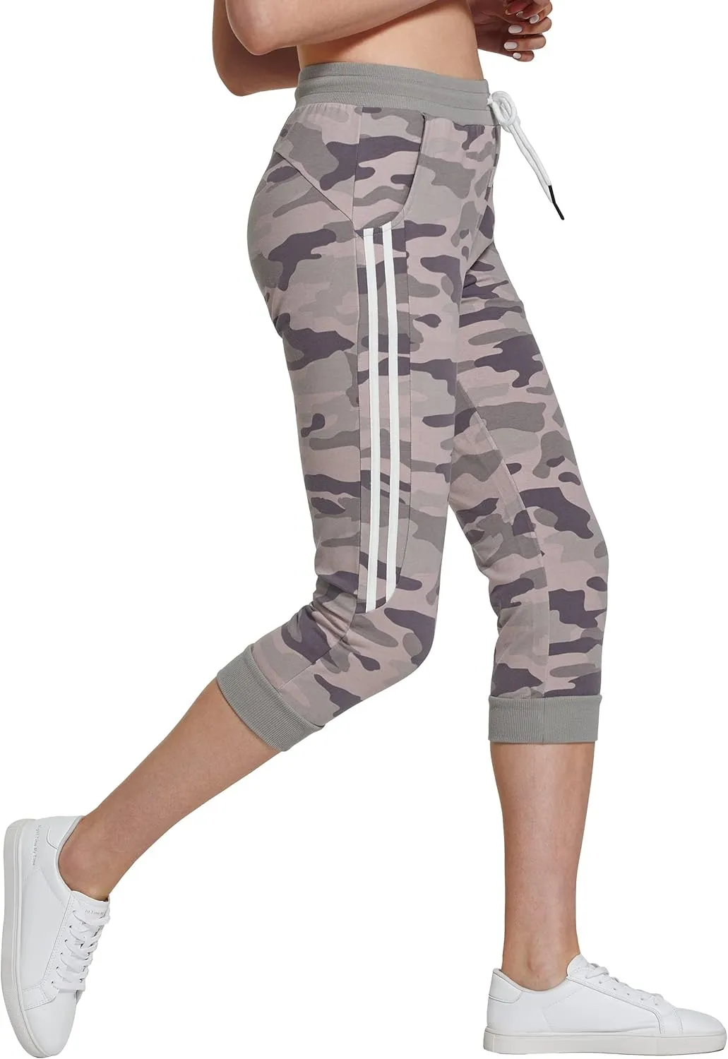 SPECIALMAGIC Women's Capri Sweatpants Camouflage Printed Athletic Pants Cropped Joggers