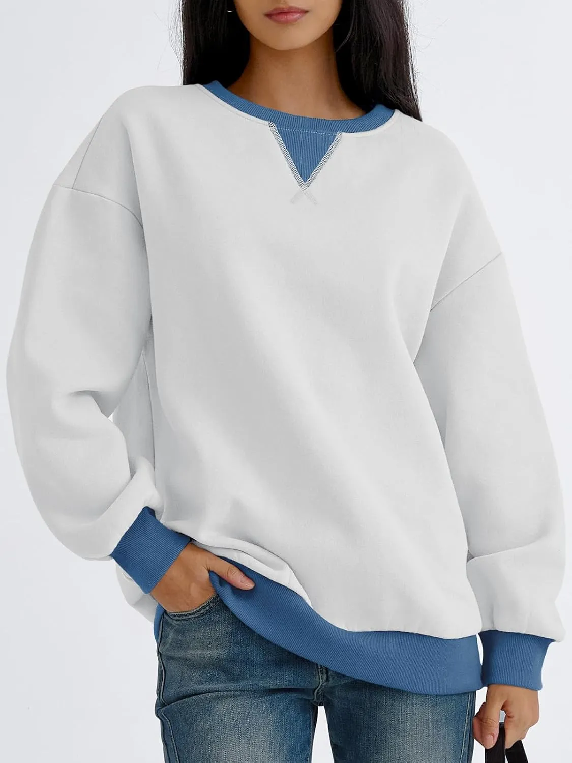 Trendy Queen Women's Oversized Color Block Fleeced Crewneck Sweatshirt