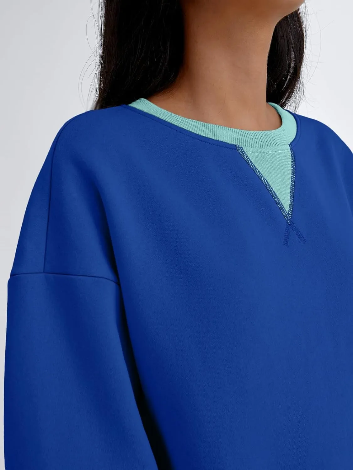 Trendy Queen Women's Oversized Color Block Fleeced Crewneck Sweatshirt