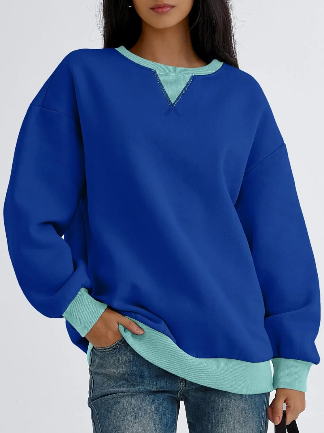Trendy Queen Women's Oversized Color Block Fleeced Crewneck Sweatshirt